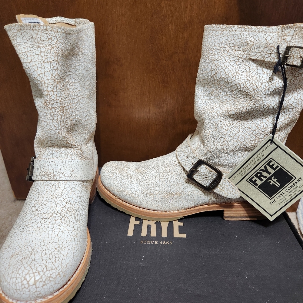Frye Veronica Short boots, size 7.5, white crackle leather